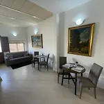 Alina Boutique Living לינה וארוחת בוקר 3*