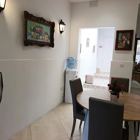 فندق مبيت وإفطار Alina Boutique Living فيكتوريا